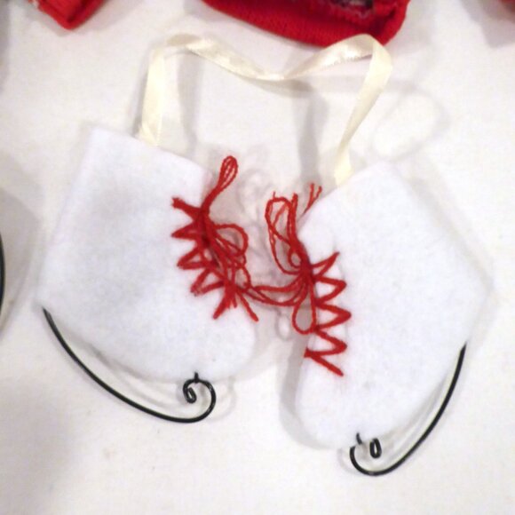 NEW 4” CHRISTMAS HOLIDAY KNIT SWEATER HATS ICE SKATES MITTENS ORNAMENT LOT OF 7 - Picture 7 of 9